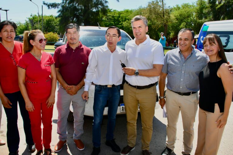 EL GOBERNADOR ZDERO ENTREGÓ NUEVAS AMBULANCIAS PARA LOS HOSPITALES DE TACO POZO, QUITILIPI, SÁENZ PEÑA Y PAMPA DEL INFIERNO