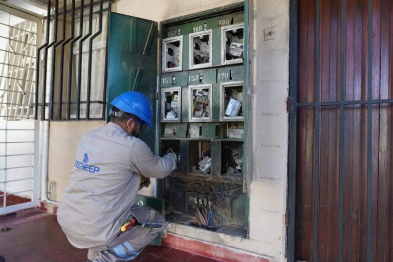 Solicitan acciones inmediatas para aliviar el impacto de los tarifazos en la luz