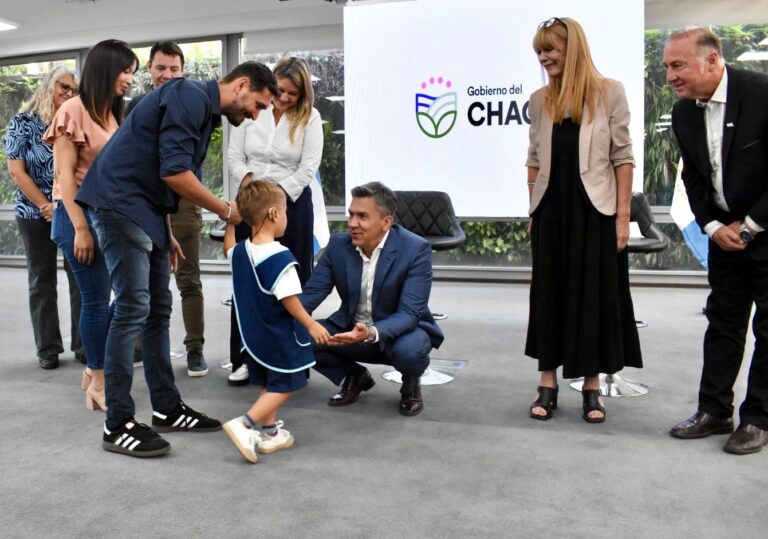 INSSSEP: EL GOBERNADOR ZDERO Y DUMRAUF ENTREGARON ELEMENTOS E INSUMOS ORTOPÉDICOS PARA MEJORAR LA CALIDAD DE VIDA DE AFILIADOS
