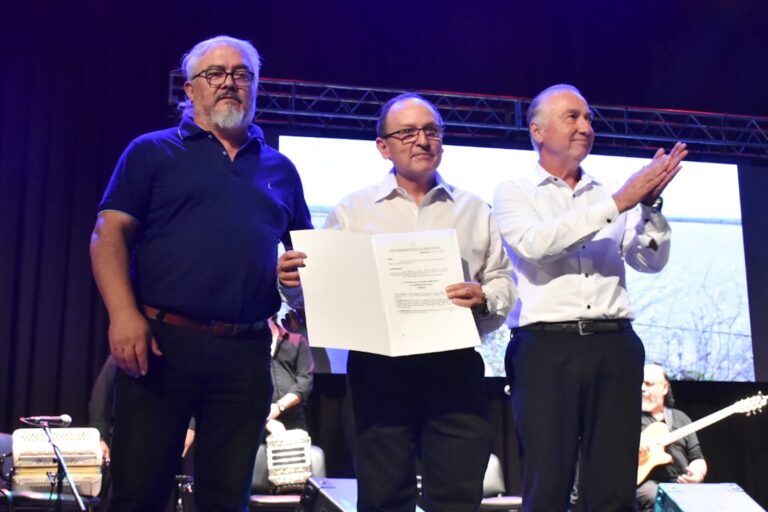El Poder Legislativo participó del emotivo homenaje a Julián Zini en el Guido Miranda