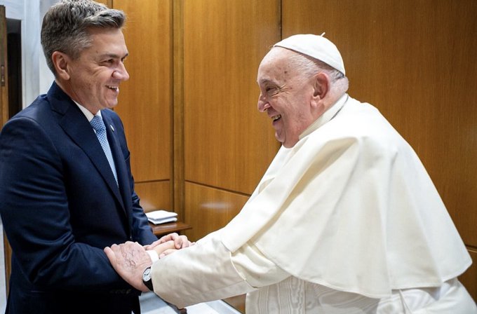 EL GOBERNADOR ZDERO DECRETÓ 7 DÍAS DE DUELO POR EL FALLECIMIENTO DEL PAPA FRANCISCO