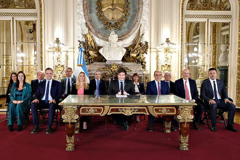 La devaluación avanza
