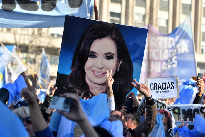 Una multitud desbordó la Plaza de Mayo en apoyo a Cristina Kirchner