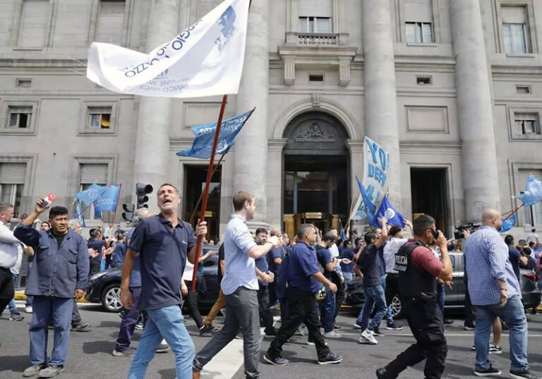 Confirmaron la suspensión del decreto que buscaba convertir al Banco Nación en SA