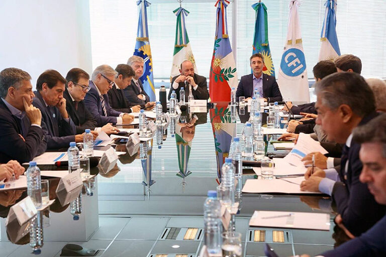Los Gobernadores vuelven a reunirse este lunes en el CFI para unificar planteos a la Nación