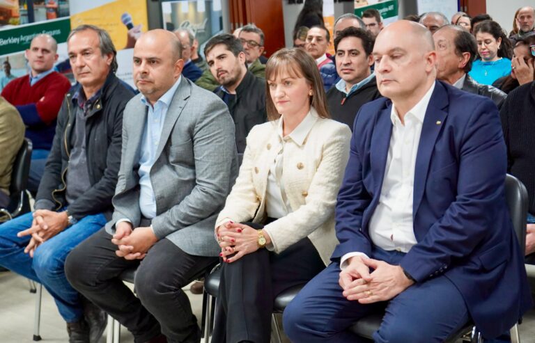 LA VICEGOBERNADORA SCHNEIDER ACOMPAÑÓ EL ANIVERSARIO 74 DE LA FECHACO
