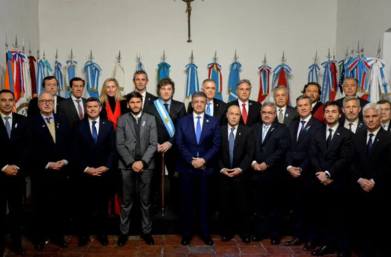 Cae la coparticipación federal en 2025 pero crecen fuerte las transferencias discrecionales