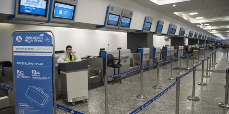 Vuelos: paro de este jueves pone en riesgo los vuelos del próximo fin de semana largo