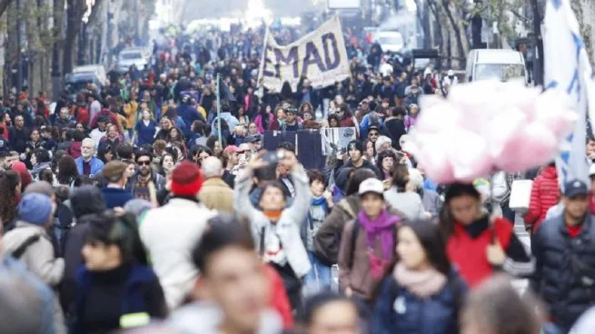 Sindicatos y organizaciones sociales marcharon contra el ajuste y los despidos estatales
