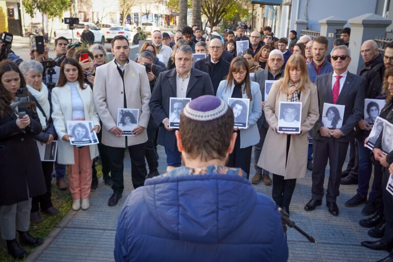 “LA MEMORIA NO PRESCRIBE Y LA VERDAD ES UNA DEUDA QUE AÚN DUELE”, DIJO LA VICEGOBERNADORA SCHNEIDER A 31 AÑOS DEL ATENTADO A LA AMIA
