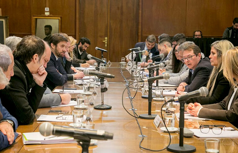 Economía de Nación recibió a las provincias pero no hubo acuerdo sobre un nuevo reparto de fondos