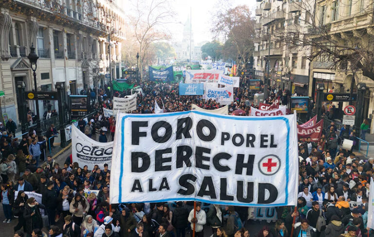 Trabajadores del Garrahan se movilizaron a Plaza de Mayo reclamando aumentos salariales