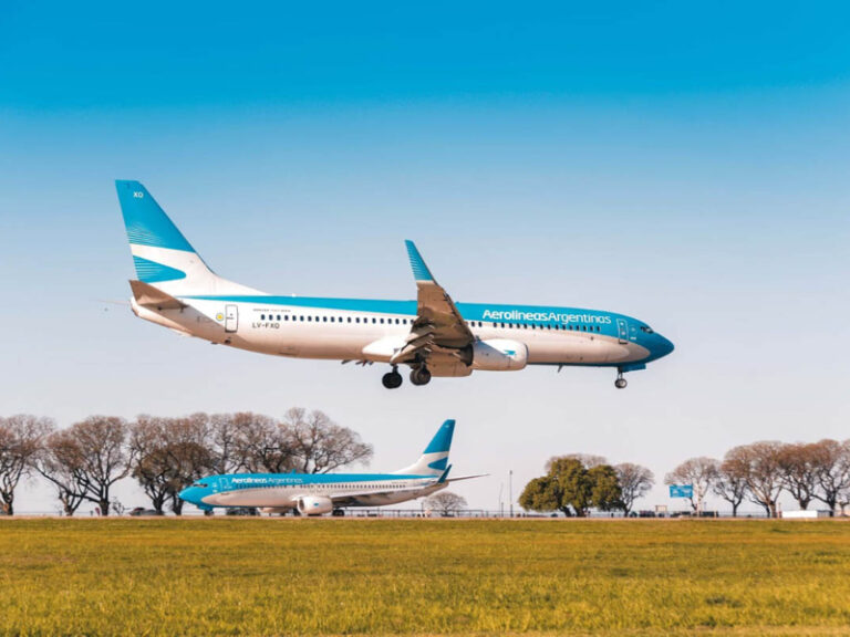 Aerolíneas Argentinas cancela 28 servicios y reprograma 43 por paro de controladores
