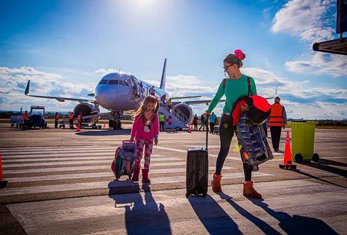 Más de 1,2 millones de argentinos viajaron al exterior en junio, la cifra más alta en 10 años