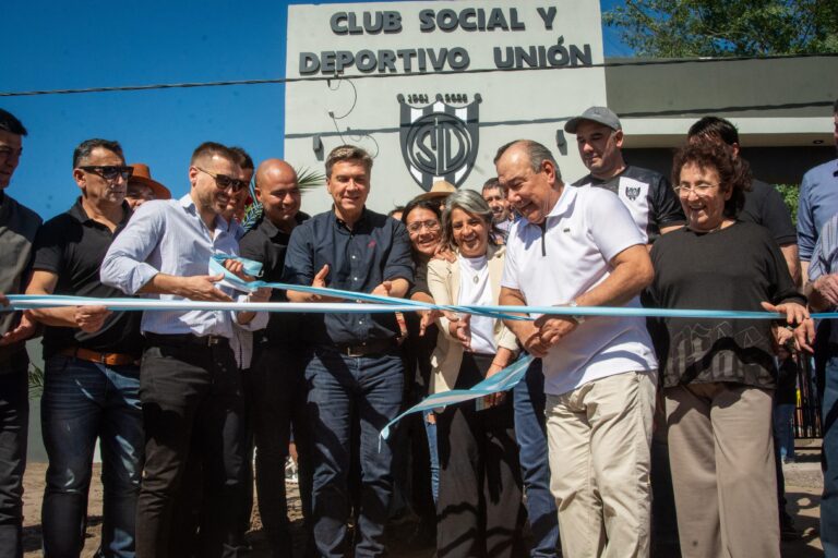 IMPULSO AL DEPORTE: EN COLONIA ELISA, EL GOBERNADOR HABILITÓ LAS REFACCIONES EN EL CLUB SOCIAL Y DEPORTIVO UNIÓN