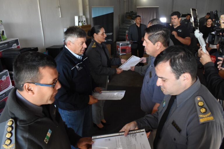 SEGURIDAD ENTREGÓ EQUIPAMIENTO INFORMÁTICO