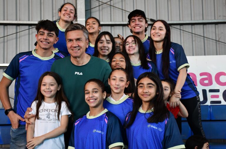 ESTE DOMINGO: EL GOBERNADOR ZDERO ACOMPAÑÓ LA PARTIDA DE LA DELEGACIÓN CHAQUEÑA A MAR DEL PLATA