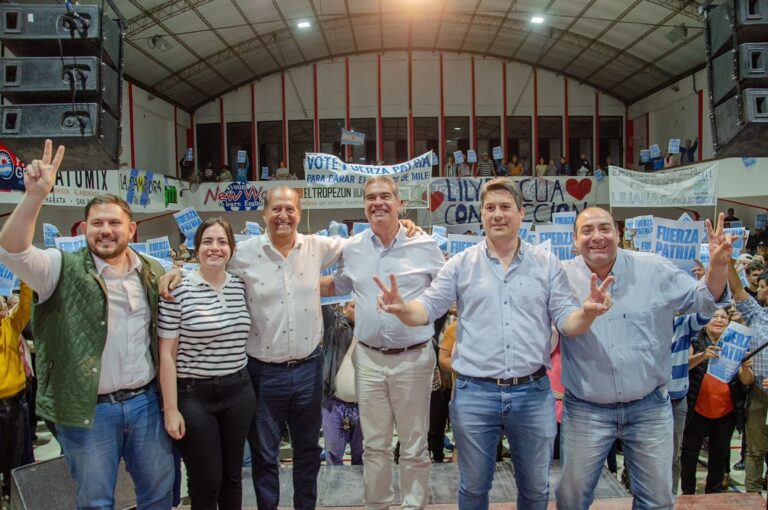 Desde Villa Angela, Capitanich llamó a votar por la celeste y blanca “para ponerle un freno a Milei y su ajuste cruel”