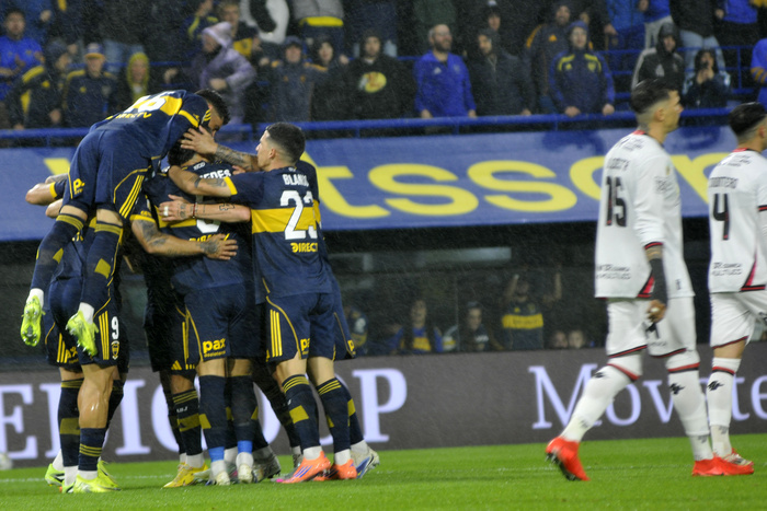 El equipo dirigido por Claudio Ubeda lidera la zona A del Clausura
