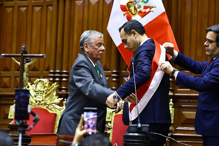 Jerí asumió en lugar de Boluarte, destituida por «incapacidad moral»