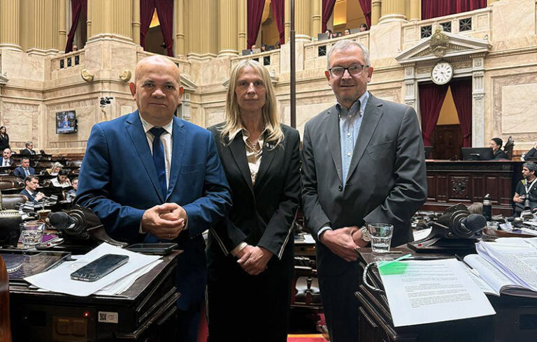 Piden la suspensión del cobro del peaje
