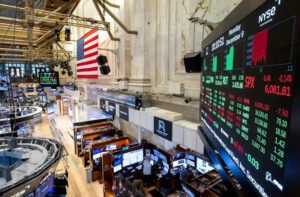 Wall Street cerró en rojo: incertidumbre sobre desescalada en Irán y preocupación por el crédito privado