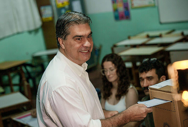 Votó Capitanich: “Esperamos una jornada cívica ejemplar en la que la ciudadanía exprese su voluntad”