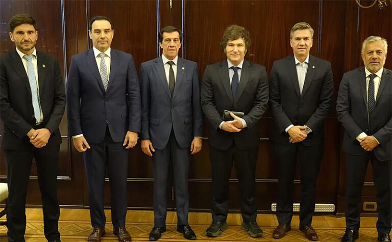 La Casa Rosada intentó reunir en una foto a 10 gobernadores