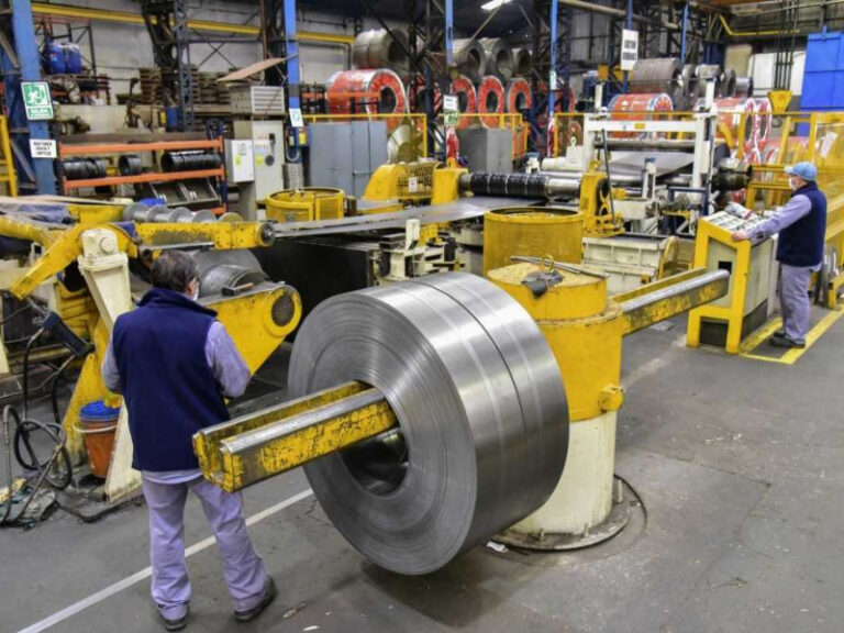 El Gobierno eliminó temporalmente las retenciones a las exportaciones de acero, aluminio y derivados