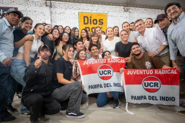 PAMPA DEL INDIO: ZDERO PRESENTÓ A LOS CANDIDATOS DE LA LISTA 503: “EL 26 VAMOS A ELEGIR ENTRE EL PASADO Y EL FUTURO”