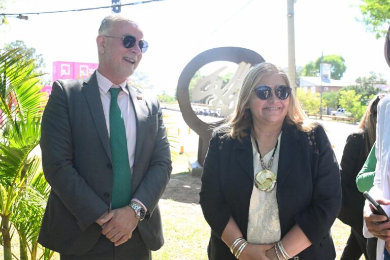 La Legislatura participó del emplazamiento de “Multiplicidad” del escultor Alejandro Mardones Guillén