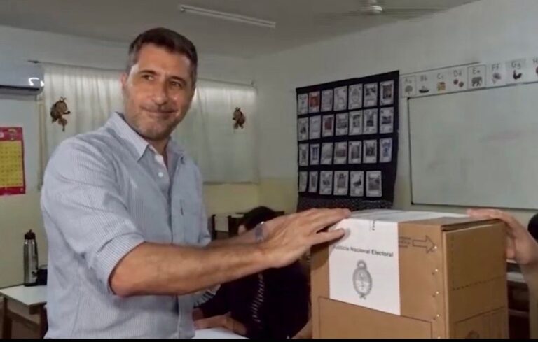 VOTÓ GUILLERMO AGÜERO Y LLAMÓ A PARTICIPAR MASIVAMENTE EN LAS URNAS