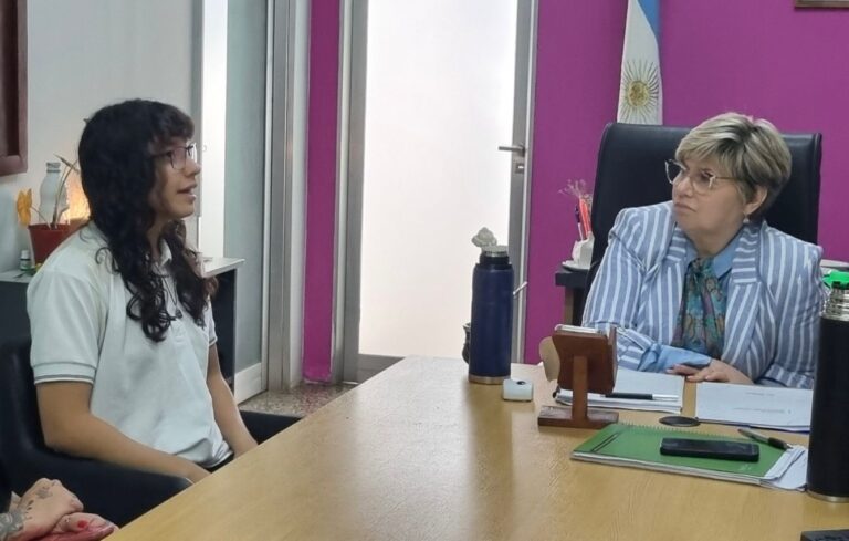 ESTUDIANTE CHAQUEÑA PARTICIPÓ EN EL FORO REGIONAL