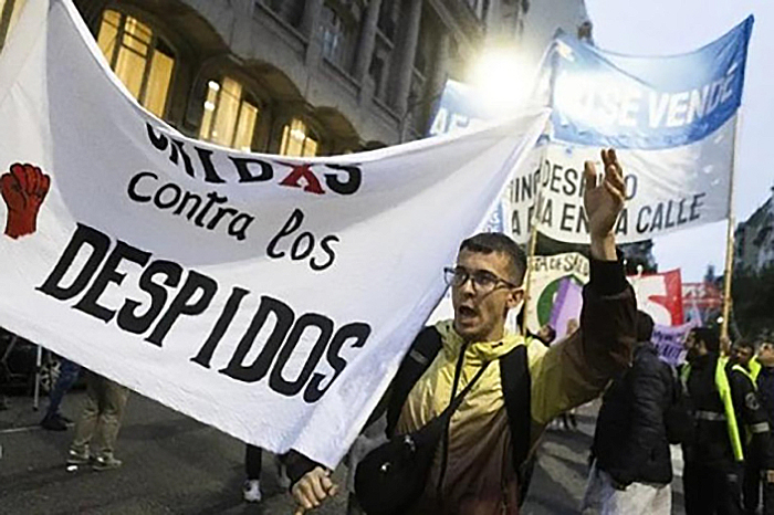 Empleo formal: la caída en el sector privado fue seis veces mayor que el público