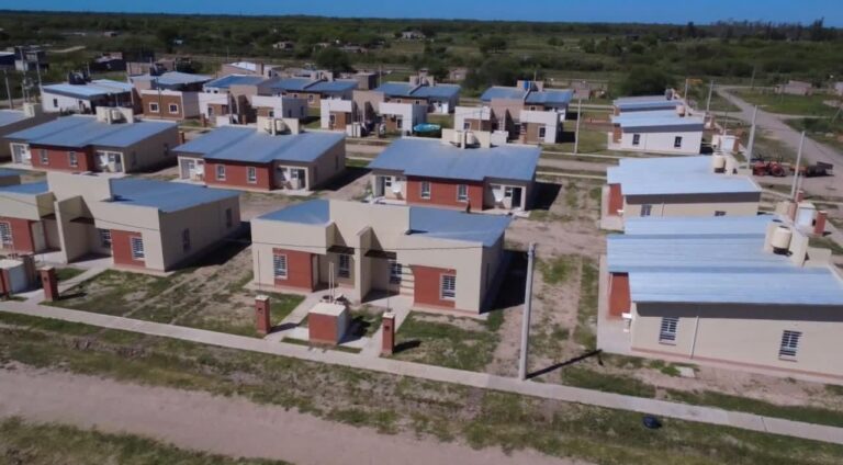 AVANZA LA CONSTRUCCIÓN DE VIVIENDAS EN PRESIDENCIA DE LA PLAZA, PRÓXIMAS A SER SORTEADAS