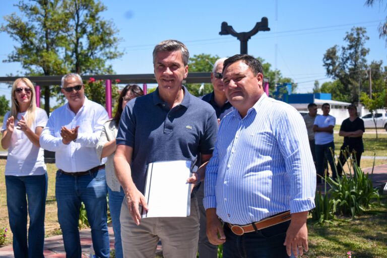 CHOROTIS ESTRENA SU PLAZA CENTRAL RENOVADA Y RECIBE TANQUES DE AGUA PARA LAS FAMILIAS DE LA COMUNIDAD