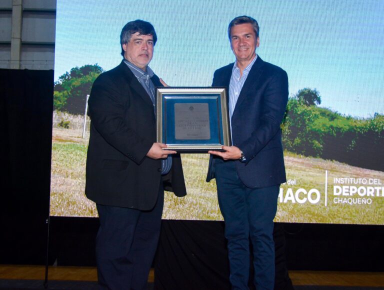 UN SIGLO DE FÚTBOL: EL GOBERNADOR ZDERO ACOMPAÑÓ EL ANIVERSARIO DE LA LIGA CHAQUEÑA