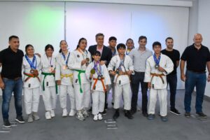 EL DEPORTE COMO EJEMPLO: EL GOBERNADOR ZDERO RECONOCIÓ EL DESEMPEÑO DE JÓVENES CHAQUEÑOS DE DIFERENTES DISCIPLINAS