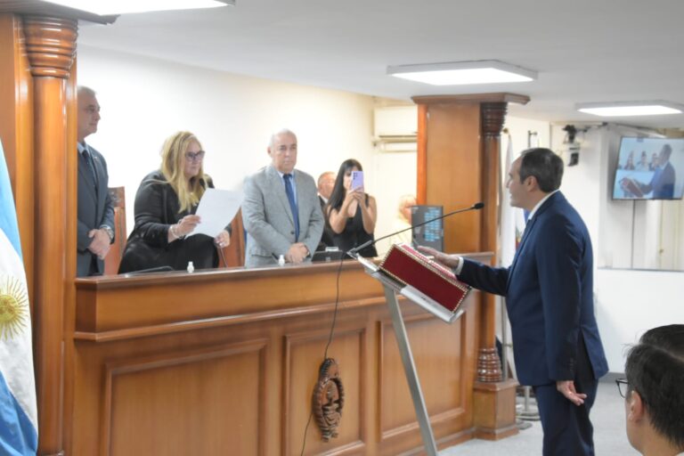 La Legislatura tomó juramento a Edgardo Gabriel Reguera en sesión especial
