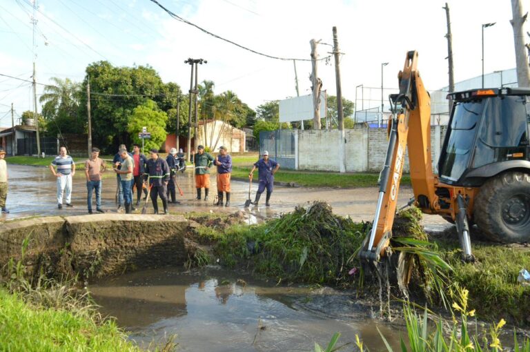 INTENSO TRABAJO DE SAMEEP Y ORGANISMOS PROVINCIALES PARA ALIVIAR ZONAS ANEGADAS EN BARRANQUERAS