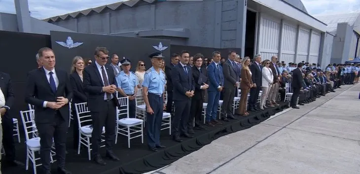En la presentación de los F-16, Javier Milei despidió a Luis Petri