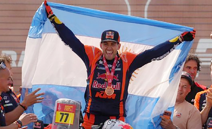 Luciano Benavides logró el milagro y es campeón del Dakar