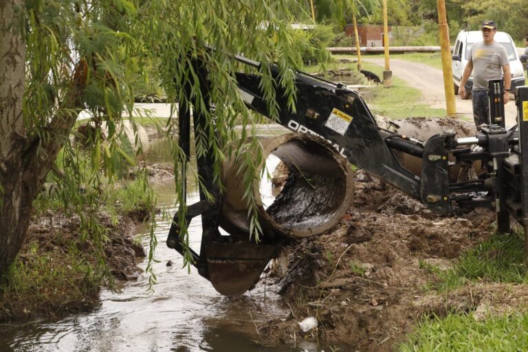 BARRANQUERAS: EL GOBIERNO PROVINCIAL REFUERZA TAREAS DE LIMPIEZA