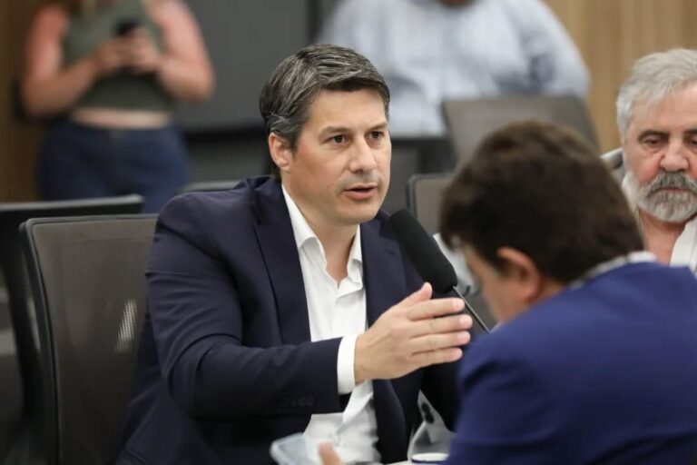 Basta de regalar mansamente los recursos de todos los chaqueños