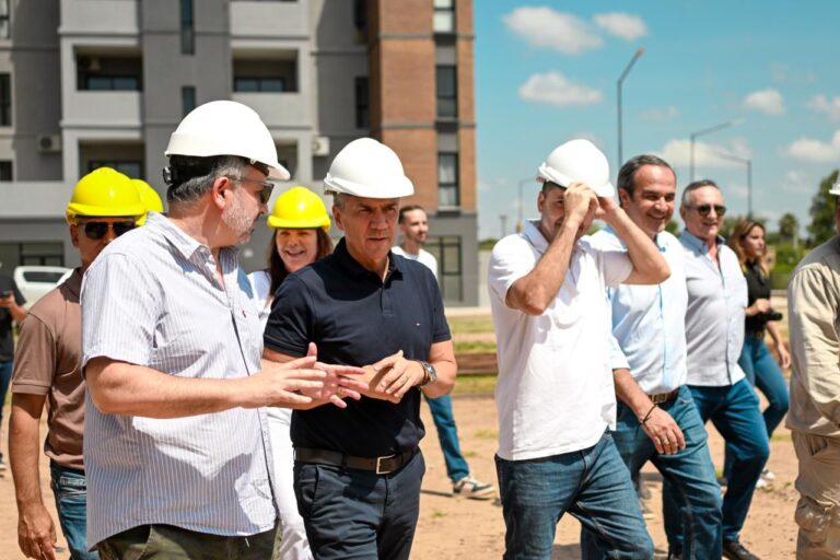SAENZ PEÑA SUMA MÁS UNIDADES HABITACIONALES: EL GOBERNADOR ZDERO SUPERVISÓ HOY LOS TRABAJOS