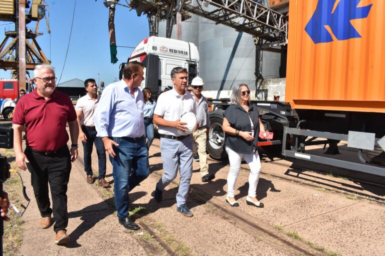 NUEVO LOGRO EN EL PUERTO DE BARRANQUERAS: CHACO EXPORTA ACEITE DE GIRASOL A ESPAÑA