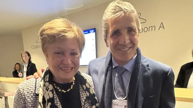 Kristalina Georgieva se reunió con Luis Caputo en Davos y destacó la acumulación de reservas