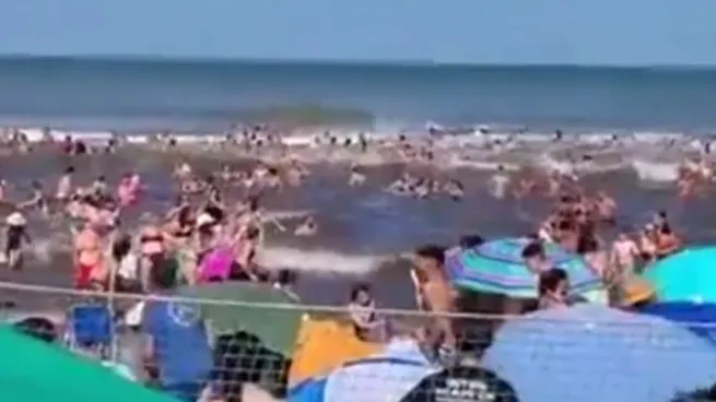 Tragedia en Santa Clara del Mar: una ola gigante causó una muerte y dejó 35 personas heridas