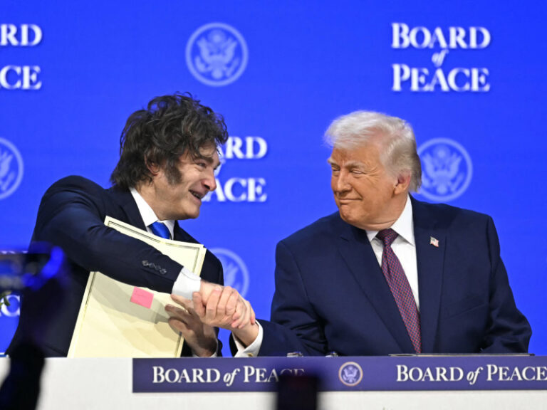 Milei regresa a EEUU para asistir al Consejo de Paz de Donald Trump