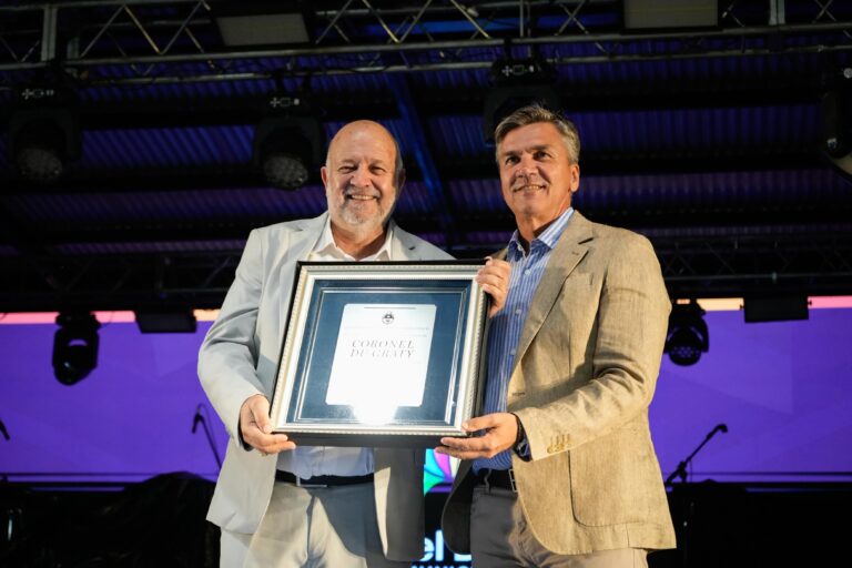 DU GRATY CELEBRÓ SU 84° ANIVERSARIO CON ENTREGA DE TÍTULOS DE PROPIEDAD Y UN CONVENIO PARA MÁS PAVIMENTO URBANO